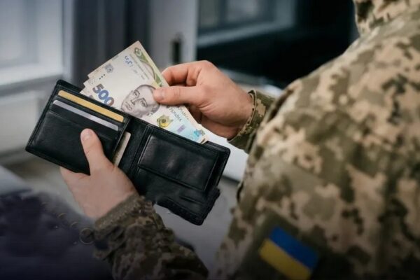 Кредитні канікули для захисників: хто може не платити відсотки й штрафи