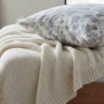 Гуманітарна допомога у Херсоні – сьогодні буде відкрито реєстрацію на отримання ковдр та по-душок