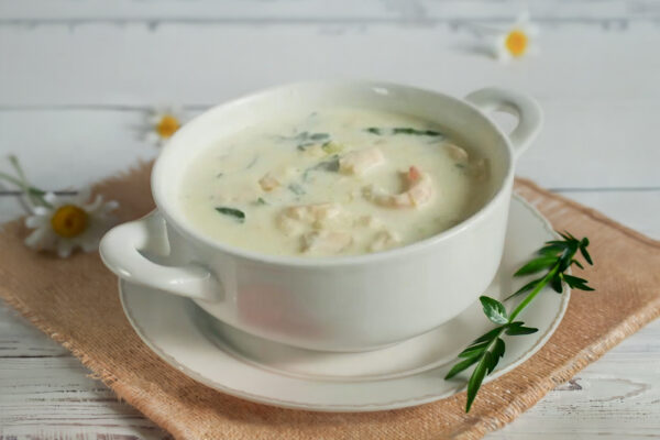 Рецепт дня: «Рибний суп з креветками і шпинатом»