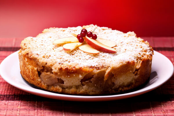 Рецепт дня: «Класична шарлотка з яблуками»