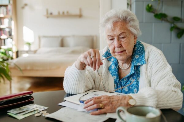 «Виплати пенсій продовжаться, але не довше 1 квітня»: заява ПФ щодо осіб, яким потрібно пройти ідентифікацію