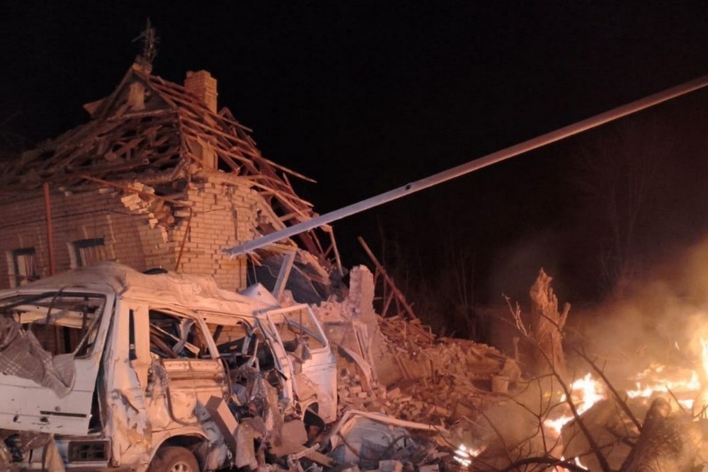 Знеструмлення у шести областях, вісім бомб на маленьке місто, є постраждалі: масована нічна повітряна атака 23 березня – все, що відомо (фото) 1 Знеструмлення у шести областях, вісім бомб на маленьке місто, є постраждалі: масована нічна повітряна атака 23 березня – все, що відомо (фото)