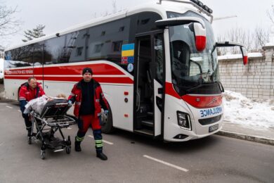 Медична евакуація і лікування за кордоном: що про це відомо, хто з українців отримує таку допомогу