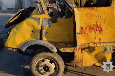 Вдарили по маршрутці з людьми: 21 поранений і є загиблі на Херсонщині внаслідок ворожих атак (фото)