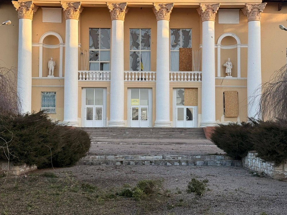 Смертельний удар по рейсовому автобусу, під прицілом порти, енергетика, бібліотека: нічна повітряна атака 13 березня – все, що відомо (фото)