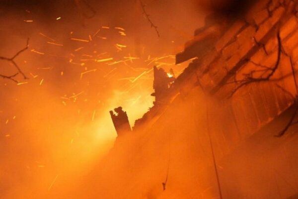 Нетиповий удар, є жертви, масштабні пожежі: масована нічна повітряна атака 16 березня – все, що відомо (фото, відео)