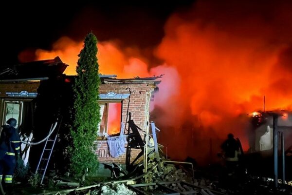 Удари по залізниці та іншій цивільній інфраструктурі, є поранені: нічна повітряна атака 18 березня – все, що відомо (фото)