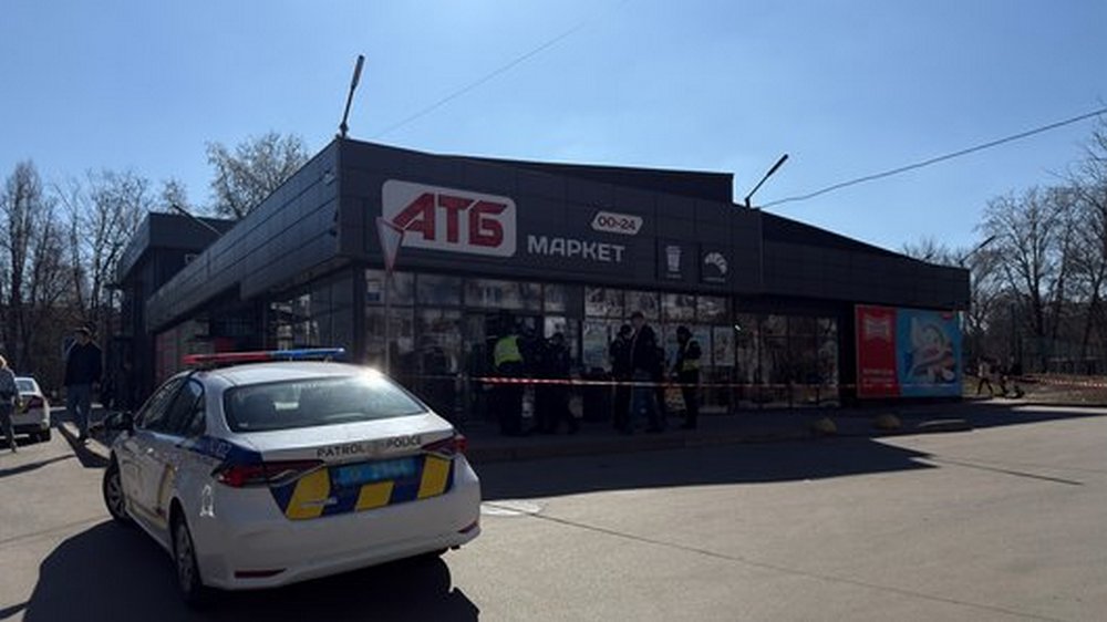 В АТБ у Чернігові вибухнув невідомий предмет, є поранені – що відомо В АТБ у Чернігові вибухнув невідомий предмет, є поранені – що відомо