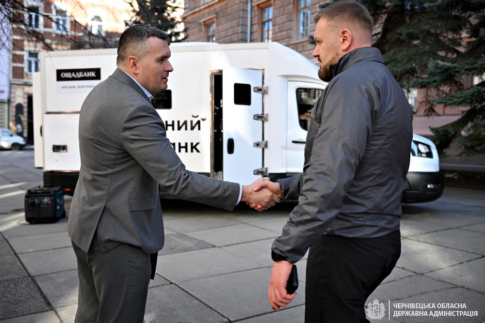 Запрацював перший на заході України «банк на колесах» на Буковині – які послуги можна отримати