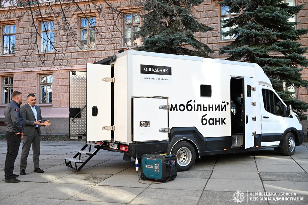 Запрацював перший на заході України «банк на колесах» на Буковині – які послуги можна отримати