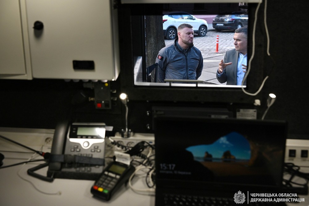 Запрацював перший на заході України «банк на колесах» на Буковині – які послуги можна отримати