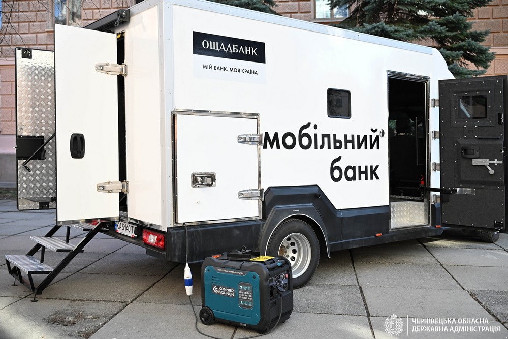 Запрацював перший на заході України «банк на колесах» на Буковині – які послуги можна отримати