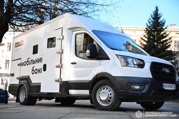 Запрацював перший на заході України «банк на колесах» на Буковині – які послуги можна отримати