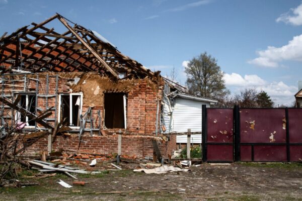 Припинення права власності на зруйнований будинок: а що із земельною ділянкою? – роз’яснення юристів