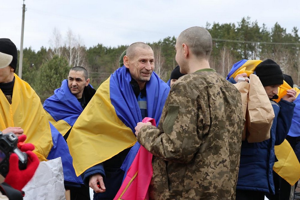 Відбувся обмін військовополоненими: фото