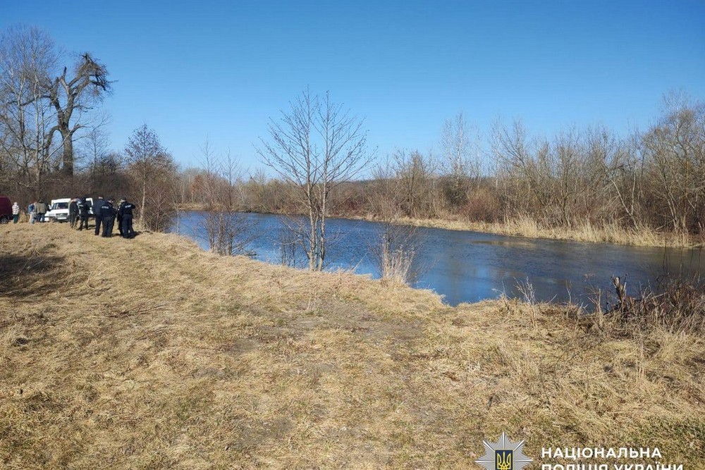 Не впевнилася у безпечності маневру і авто з’їхало у річку: смертельна ДТП на Рівненщині Не впевнилася у безпечності маневру і авто з’їхало у річку: смертельна ДТП на Рівненщині