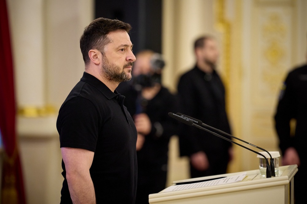 Зеленський відзначив нагородами добровольців і передав відзнаки родинам полегих захисників 1 Зеленський відзначив нагородами добровольців і передав відзнаки родинам полегих захисників