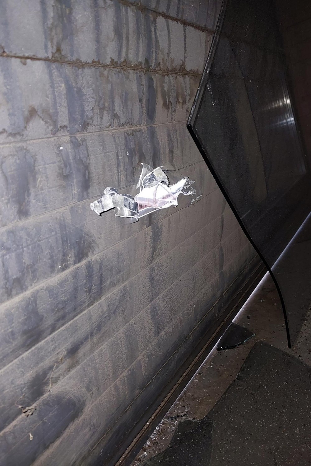 Уламок влетів в кабінет мера Дніпра: у місті 13 поранених і ще 7 в області, серед них четверо дітей