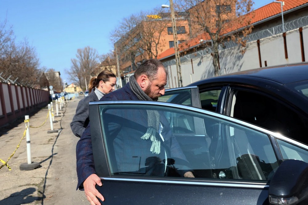 Україна вимагає від Угорщини негайно повернути вкрадені золото і гроші «Ощадбанку»