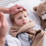 Допомога по догляду за хворою дитиною: хто може отримати, яка сума виплат