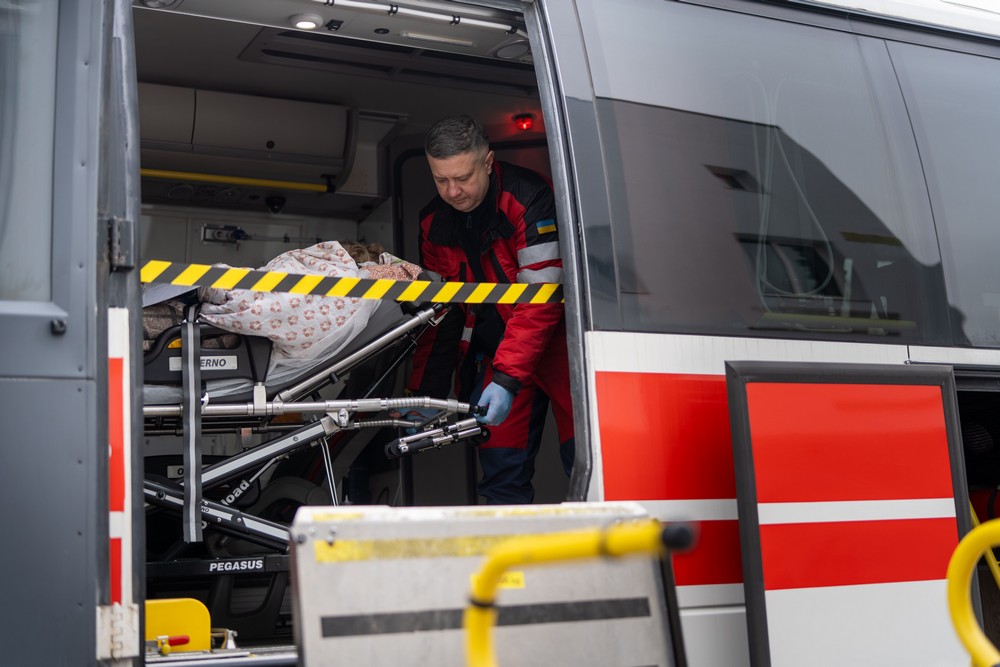 Медична евакуація і лікування за кордоном: що про це відомо, як українцям отримати таку допомогу