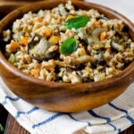 Рецепт дня: «Гречка з грибами, овочами і яйцем»