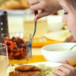 Безкоштовне харчування у школах отримуватимуть 3 млн учнів – Свириденко