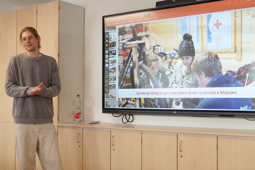 Українська молодь за кордоном активно долучається до волонтерства