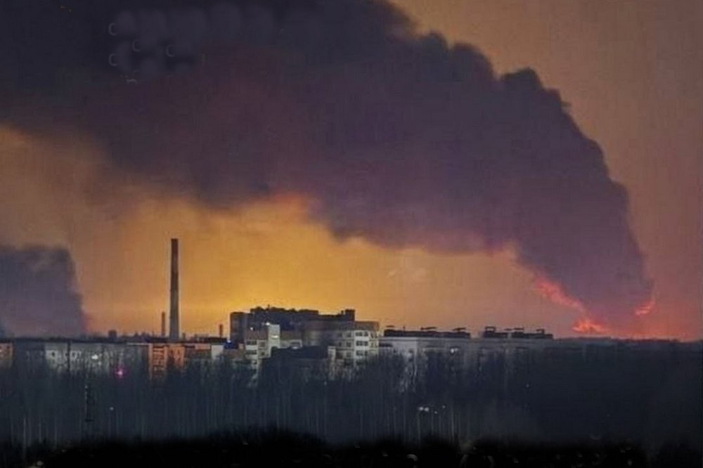 Офіційно! Уражено завод "Промсинтез", НПЗ “Ярославський” та низку інших об’єктів ворога на Дніпропетровщині, Донеччині, Херсонщині, у Криму та у РФ 1 Офіційно! Уражено завод "Промсинтез", НПЗ “Ярославський” та низку інших об’єктів ворога на Дніпропетровщині, Донеччині, Херсонщині, у Криму та у РФ
