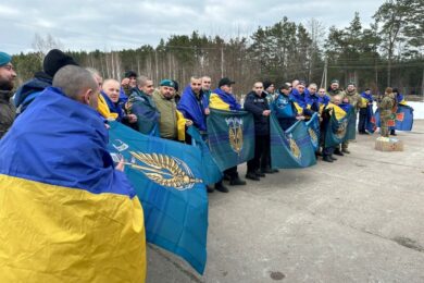 Відбувся обмін полоненими: 300 українців повернулися додому! (фото)