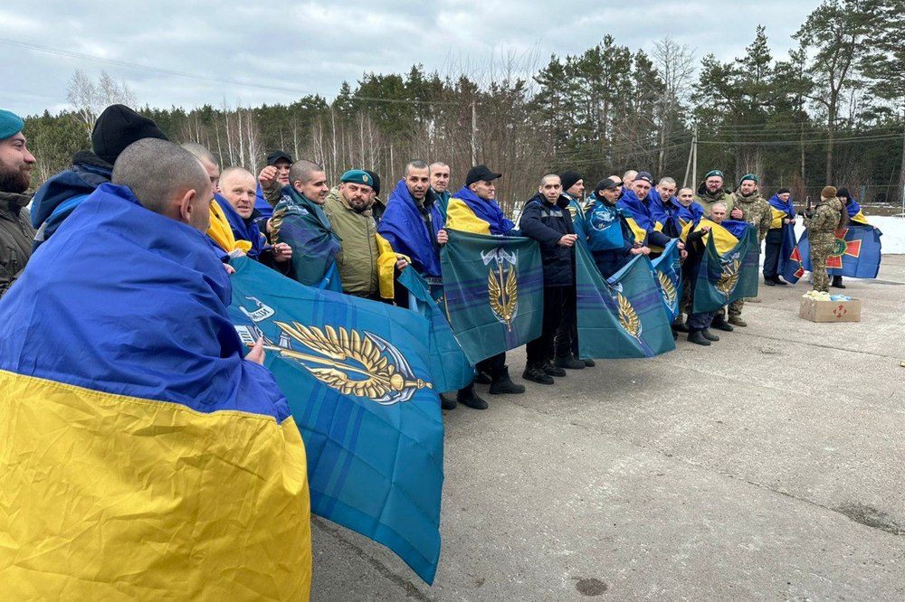 Відбувся обмін полоненими: 302 українця повернулися додому! (фото) 1 Відбувся обмін полоненими: 300 українців повернулися додому! (фото)