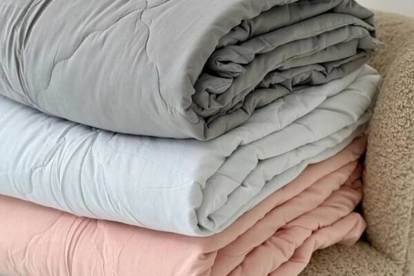 Гуманітарна допомога для ВПО у Хмельницькому – видають ковдри