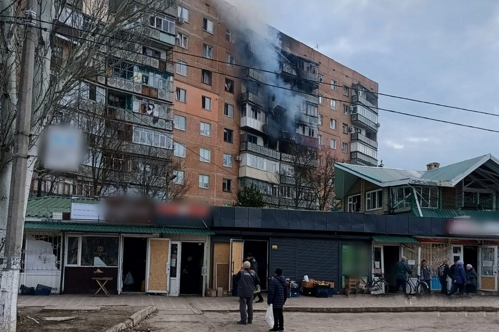 П’ятеро загиблих, багато поранених – ворожі дрони атакували авто, будинки, медзаклад, адмінбудівлю на Донеччині 1 П’ятеро загиблих, багато поранених – ворожі дрони атакували авто, будинки, медзаклад, адмінбудівлю на Донеччині