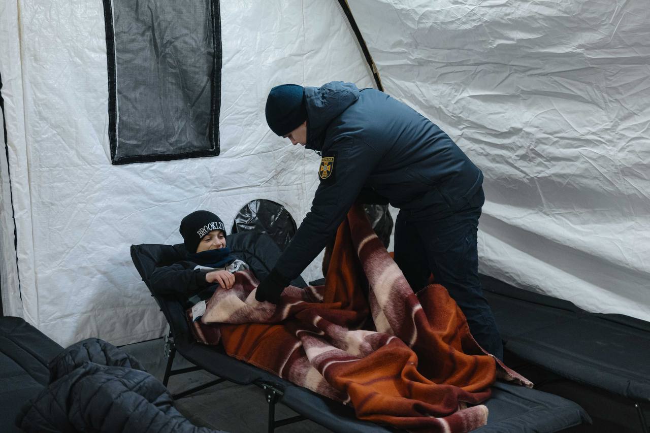 Найважча зима в історії України завершилася: ми встояли і дякуємо всім, хто рятував українців (фото)