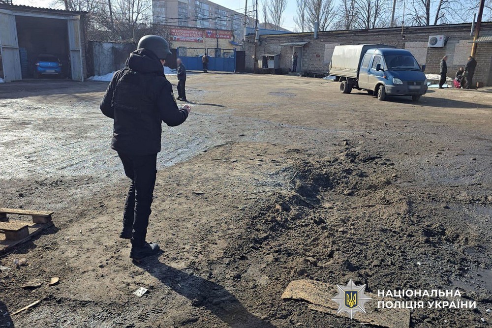 Окупанти вдарили по овочевій базі у Краматорську і вбили людей (фото) Окупанти вдарили по овочевій базі у Краматорську і вбили людей (фото)