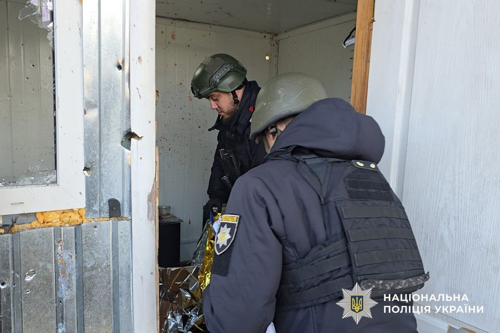 Окупанти вдарили по овочевій базі у Краматорську і вбили людей (фото) Окупанти вдарили по овочевій базі у Краматорську і вбили людей (фото)