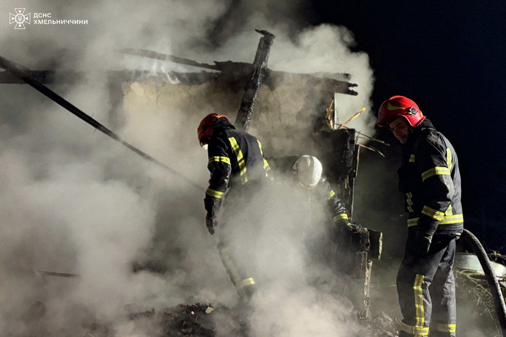 Троє маленьких дітей і їх мама згоріли у будинку: трагедія на Хмельниччині (фото)