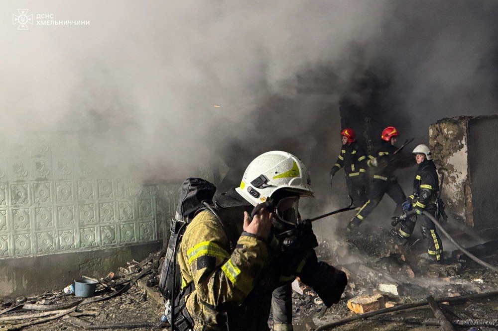 Троє маленьких дітей і їх мама згоріли у будинку: трагедія на Хмельниччині (фото)