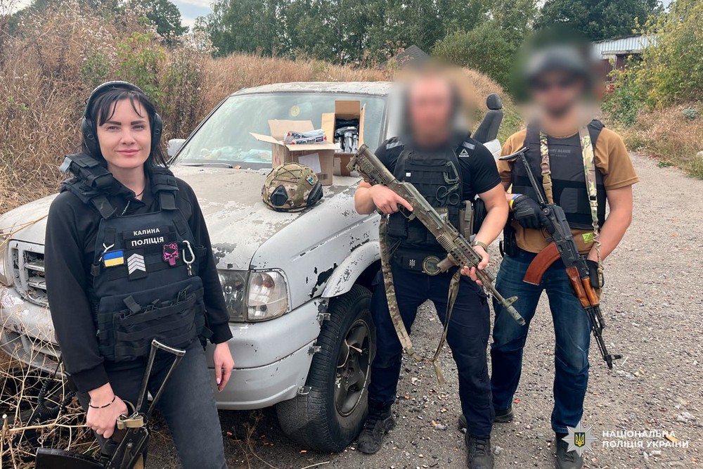 «В одній із квартир був сліпий дідусь, який не міг самостійно пересуватися. Він дуже змерз»…  Історія поліцейської медикині з Харківщини