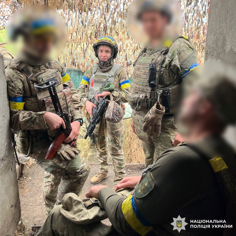 «В одній із квартир був сліпий дідусь, який не міг самостійно пересуватися. Він дуже змерз»…  Історія поліцейської медикині з Харківщини