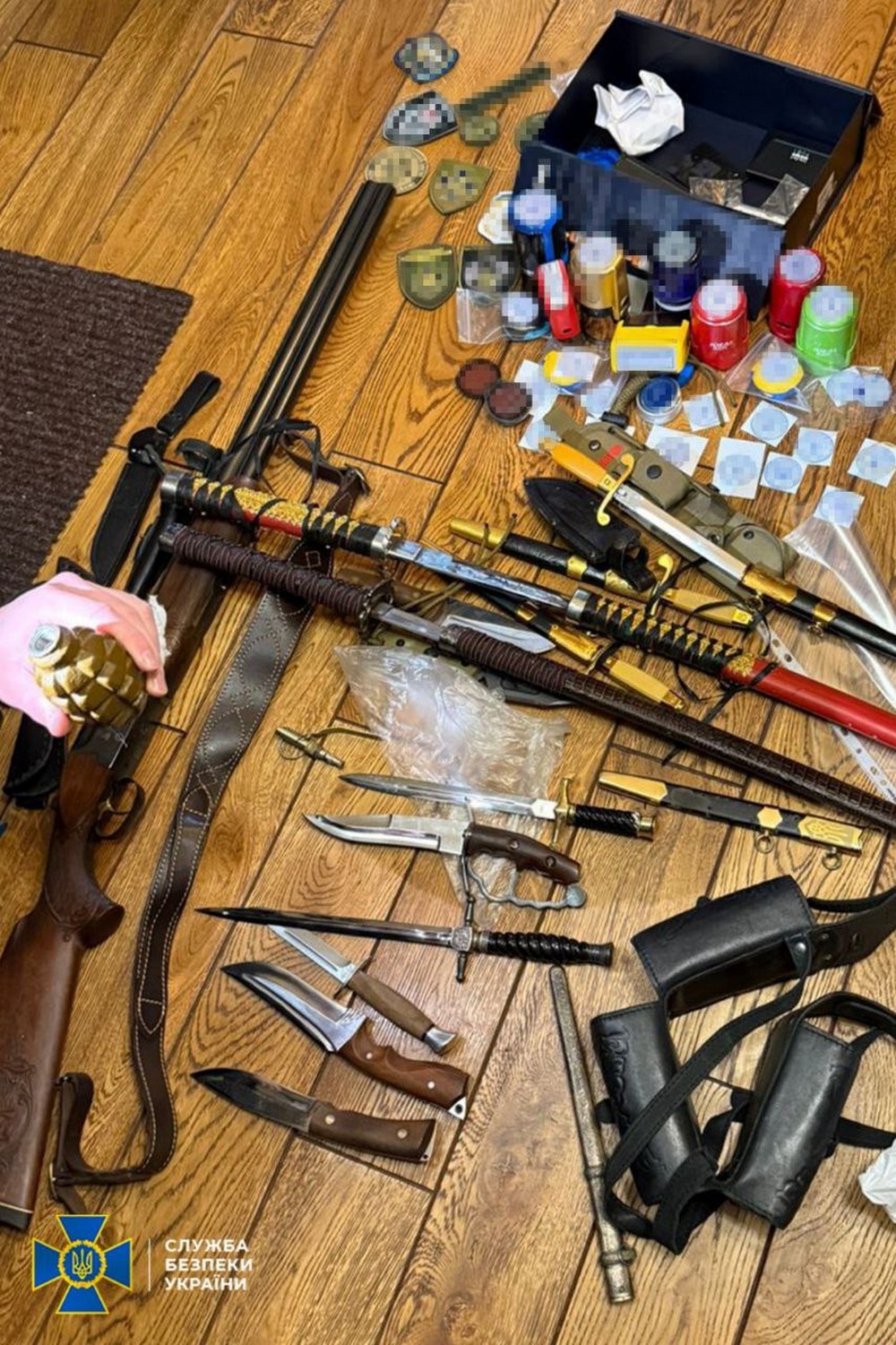 підроблених посвідчень правоохоронців