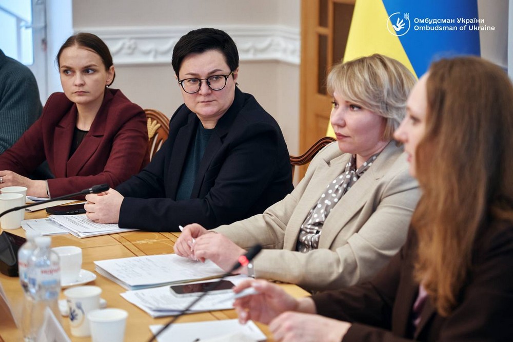 В Україні обіцяють 50 000 для молоді з ТОТ, а також наголошують, що необхідні спеціальні умови, аби така молодь могла отримувати вищу освіту в Україні та інтегруватися у суспільство. Тим часом омбудсман Дмитро Лубінець заявляє, що державна політика в даному напрямку провалена – молодь з ТОТ виїжджає до РФ. Розповідаємо, що про це відомо.