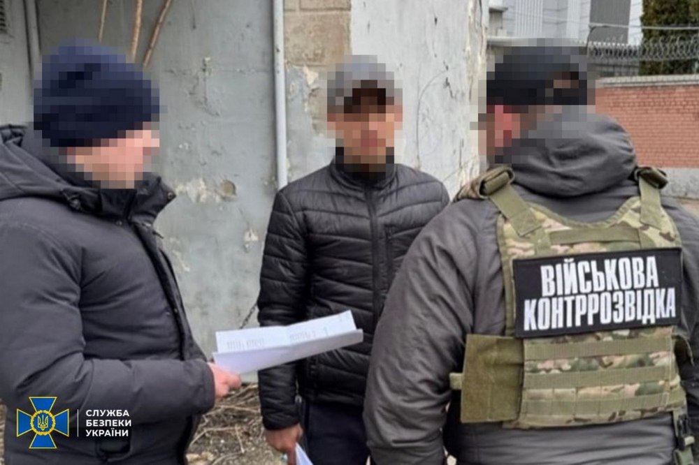 В Дніпрі затримали дезертира, який коригував повітряні атаки ворога по обласному центру В Дніпрі затримали дезертира, який коригував повітряні атаки ворога по обласному центру