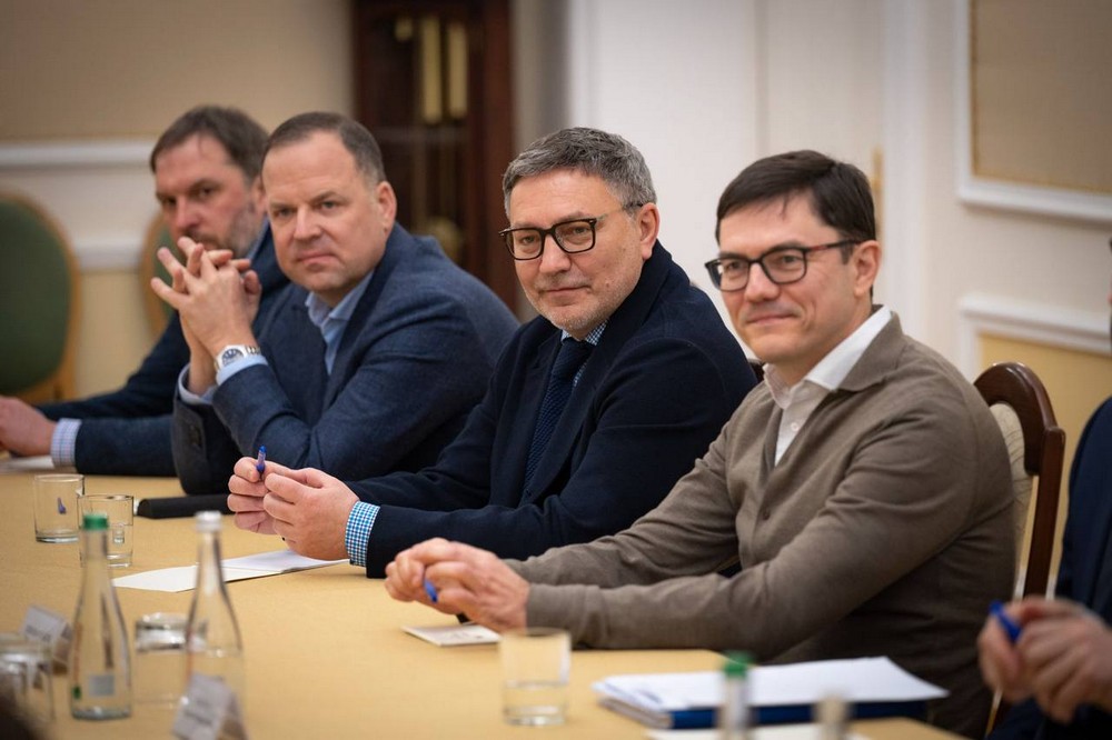 Пальне на АЗС в Україні і ремонт доріг – в Уряді озвучили рішення Пальне на АЗС в Україні і ремонт доріг – в Уряді озвучили рішення