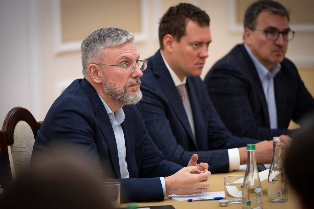 Пальне на АЗС в Україні і ремонт доріг – в Уряді озвучили рішення Пальне на АЗС в Україні і ремонт доріг – в Уряді озвучили рішення