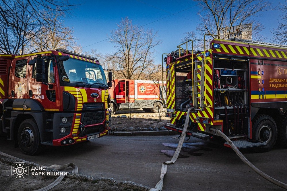 Вистрибнула з 13 поверху, рятуючись від пожежі, і загинула: трагедія у Харкові (фото) Вистрибнула з 13 поверху, рятуючись від пожежі, і загинула: трагедія у Харкові (фото)