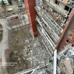 Уламок влетів в кабінет мера Дніпра: у місті 13 поранених і ще 7 в області, серед них четверо дітей (фото)