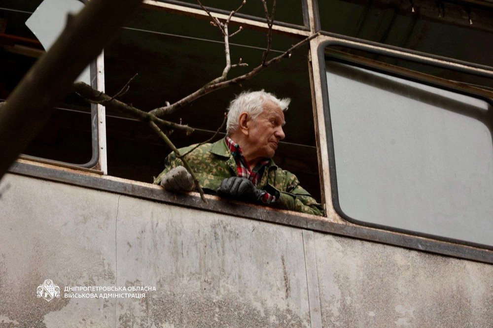 Уламок влетів в кабінет мера Дніпра: у місті 13 поранених і ще 7 в області, серед них четверо дітей