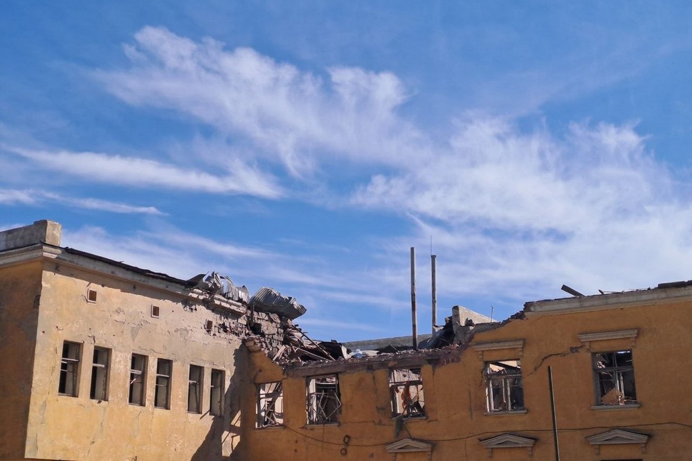 Росіяни вдарили по Краматорську вдень 29 березня. Є загиблі і поранені. Серед вбитих – дитина. Росіяни вдарили по Краматорську вдень 29 березня. Є загиблі і поранені. Серед вбитих – дитина.