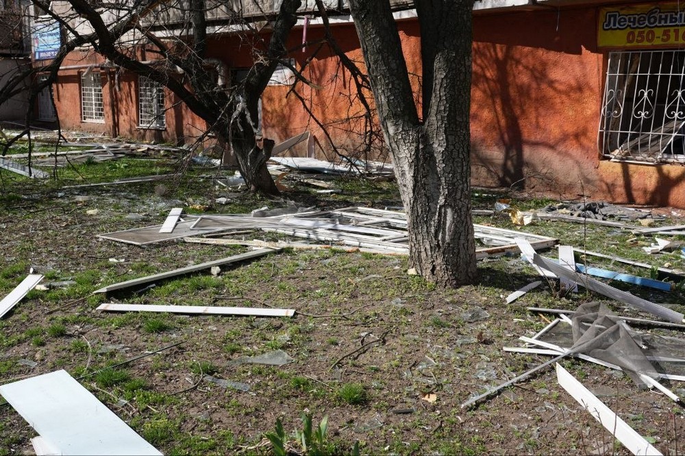 Росіяни вдарили по Краматорську вдень 29 березня. Є загиблі і поранені. Серед вбитих – дитина. Росіяни вдарили по Краматорську вдень 29 березня. Є загиблі і поранені. Серед вбитих – дитина.